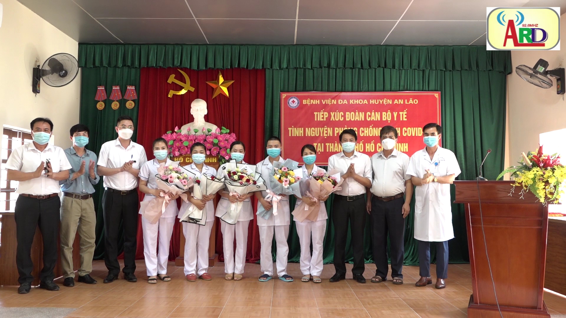 Tiếp xúc cán bộ y tế tình nguyện chống dịch tại TP Hồ Chí Minh