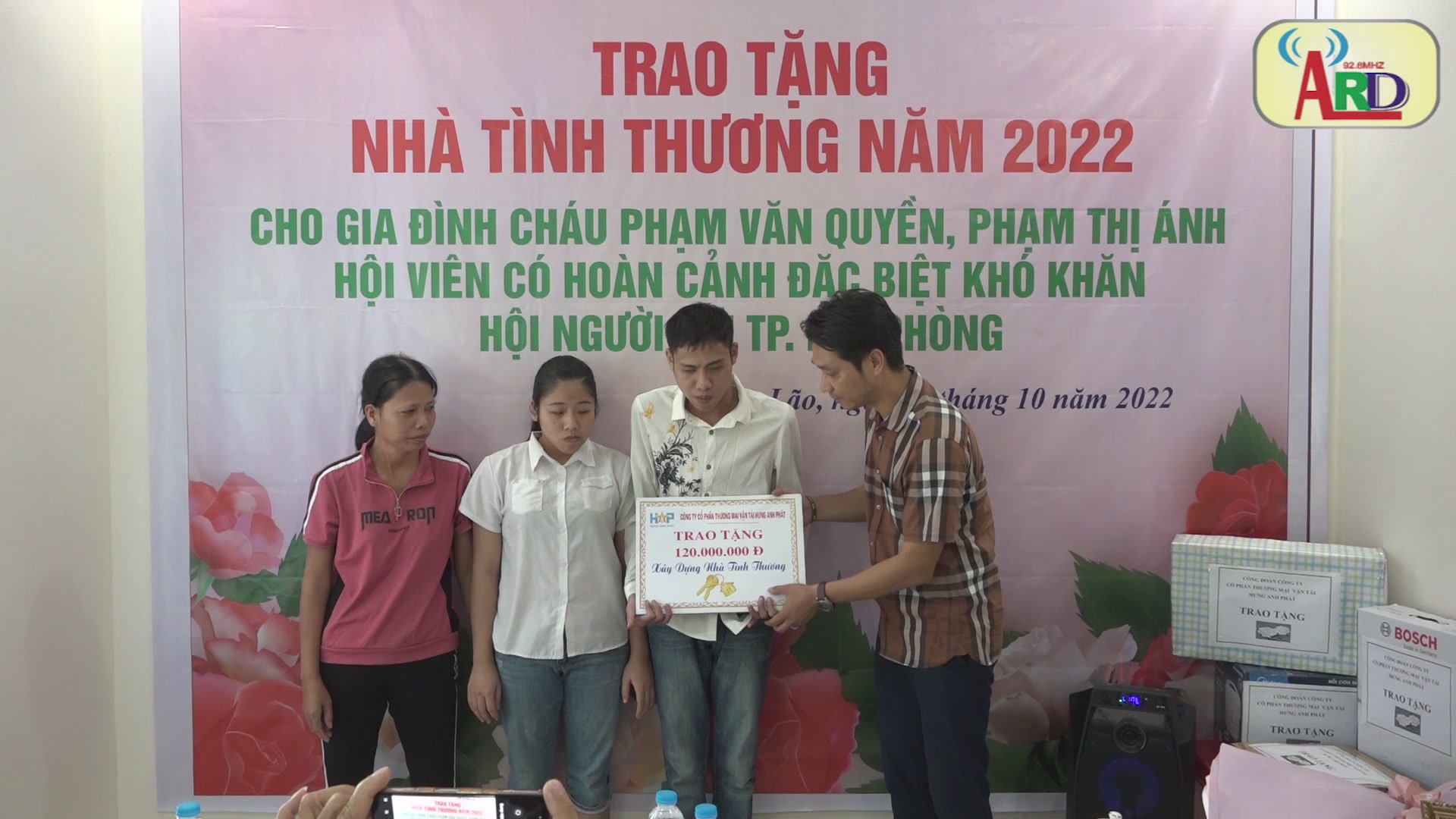 Trao tặng nhà tình thương cho gia đình cháu Phạm Văn Quyền 